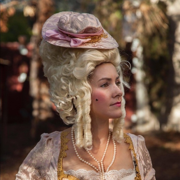 18century/Marquise Wig White - Picture 2 of 3